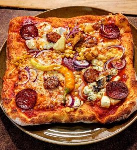 Rok 2020 zachytený na jednej fotke… 
 #nicuznenijakbyvalo #hranatapizza #pizza #korona #covid #wywar