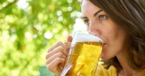 Milovníci piva žijí déle než ti, kteří se mu vyhýbají − podle vědců je pivo nejužitečnější nápoj všech dob! – Příroda je lék