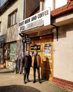 S Wywarom na cestách po Slovensku
 Na našej ceste sme zavítali aj do Hlohovca, kde má sídlo pomerne nový podnik s remeselným pivom Craft beer and coff