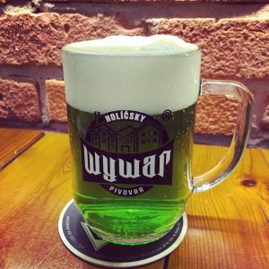 #zelenystvrtok #zelene #pivo #wywar #holicskypivovar Zelený ležiak 11° so šťavou z vyšťaveného pomaranča. Na výčape až do vypitia  @ Holíčsky Pivovar