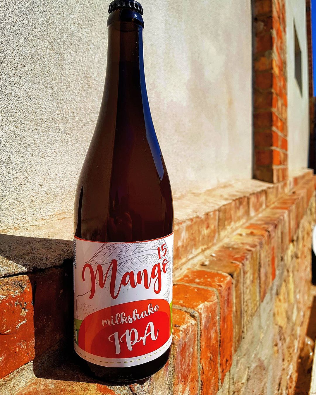 Tento týždeň máme v ponuke ďalšiu novinku s poriadnou dávkou mangového pyré a laktózy = Mango Milkshake IPA. 
Ovocnosť ešte zvýrazňujú americké chmely