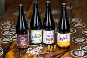 Gejza 18°

Tento rok sme pripravili obľúbený Imperial Stout Gejza hneď v 4 verziách a to s kávou, vanilkovými luskami, kokosom a vianočným korením.
Kt