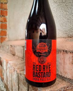 Ďalšia pecka, ktorá tento týždeň opúšťa náš sklad je 15° Red Rye Bastard. 
Ražná IPA červenej farby, nachmelená americkými chmeľmi Mosaic, Cascade a C