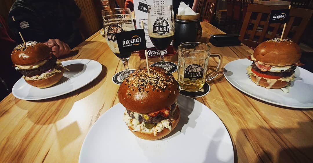 Úvozna Na Úvozne to vždy žije !Pokiaľ ste z Brna a máte radi naše pivo a dobrý burger, tento podnik je tým pravým pre Vás.  #wywar #pivowywar #uvozna